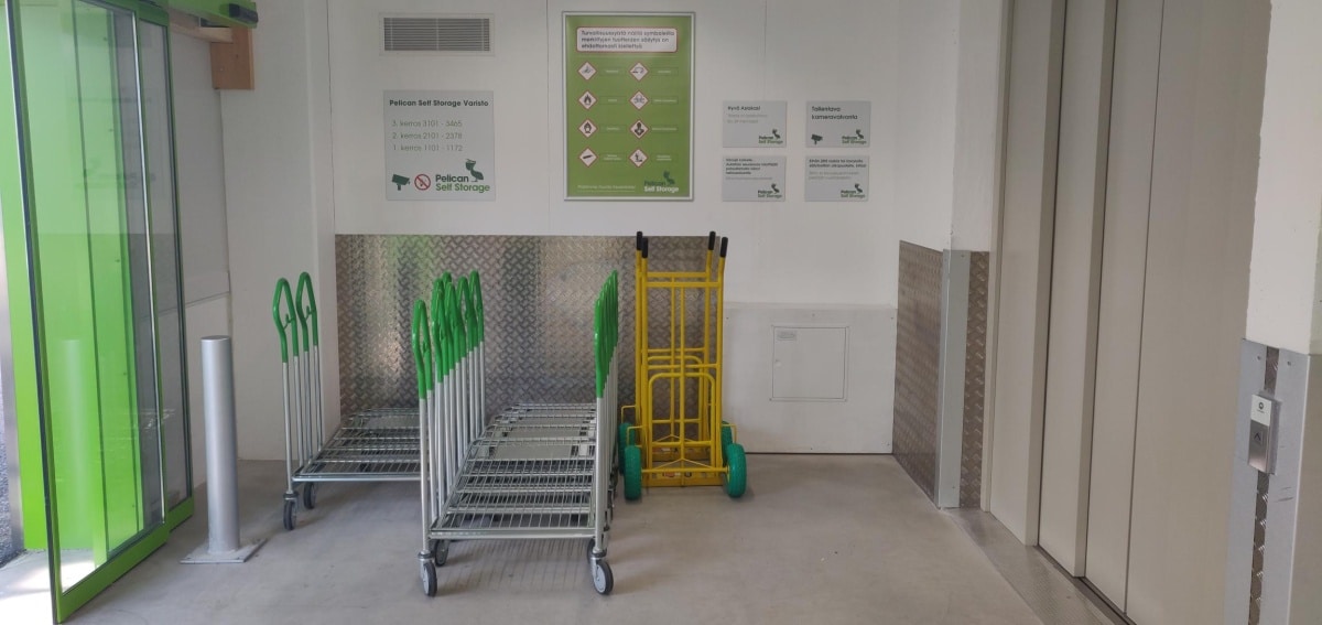 trolleys.jpg